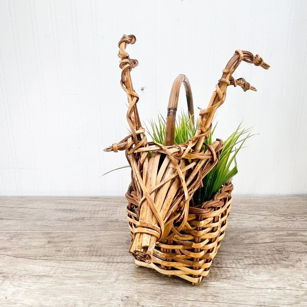 Vintage Wicker Reindeer Basket - Retro Woven Deer Basket